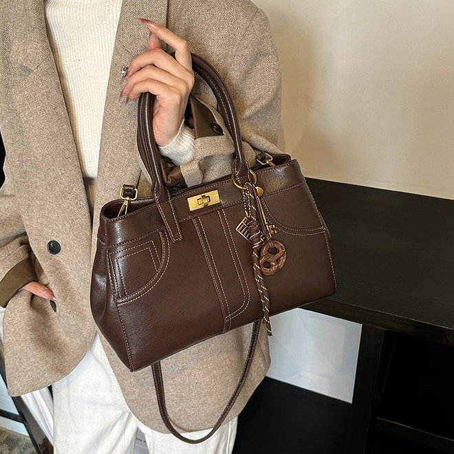 High-end retro portable large-capacity tote bag for women 2024 new fashion versatile commuter shoulder crossbody bag