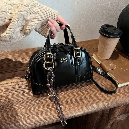 Korean style 2024 single shoulder versatile small bag women's autumn and winter portable crossbody bag new retro small square bag brown new style