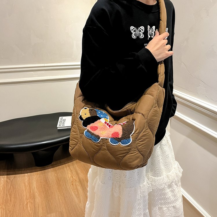 Light casual large bag women's large capacity 2024 new autumn and winter cotton crossbody bag class commuting tote bag