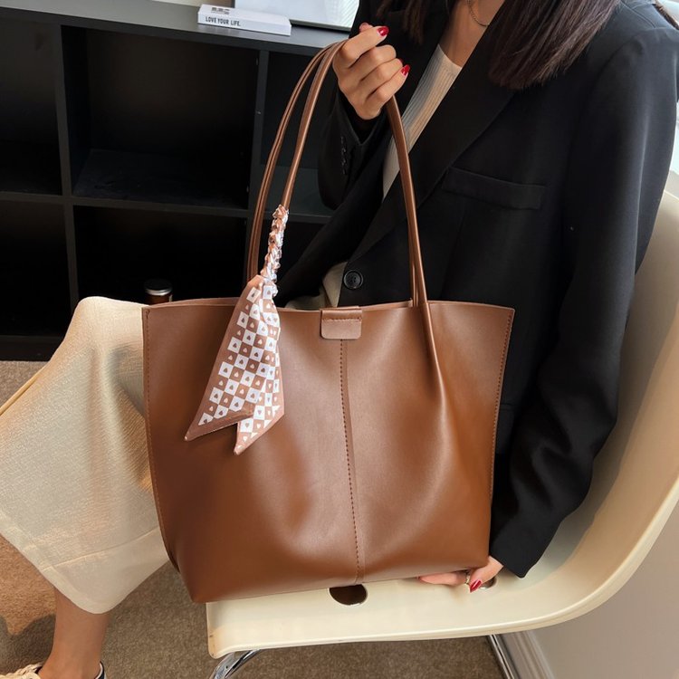 2024 New Tote Bag Women's Bag High-end Fashion Shoulder Bag Large Capacity Commuting Crossbody Bag