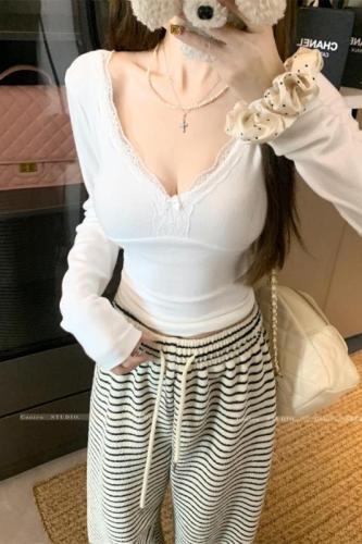 Lace V-neck brushed bottoming shirt for women, autumn and winter waist slimming pure lust top