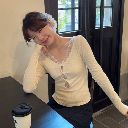 Bottoming shirt for women 2024 new hot style autumn and winter high-end T-shirt short lace long-sleeved top