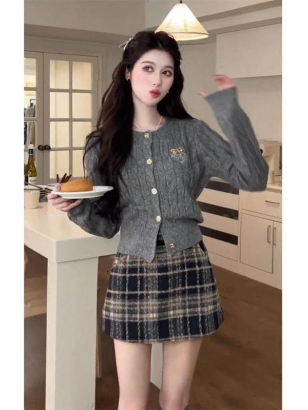 Already shipped cashmere gold college style sweater for women in autumn and winter, small, fashionable and age-reducing sweater