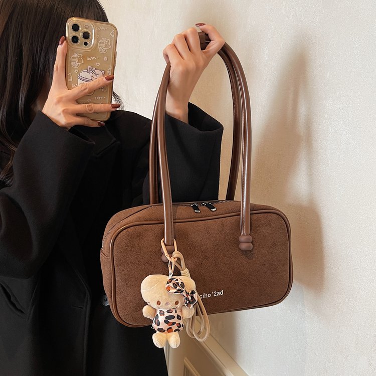 Wholesale autumn retro armpit bag for women 2024 new niche portable bowling bag large capacity commuter bag