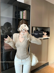 Hot girl sexy V-neck thickened brushed shoulder pad bottoming shirt winter trumpet sleeve T-shirt slim fit top