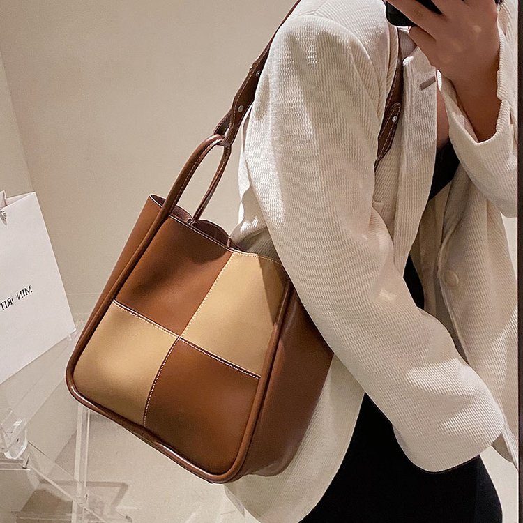 Large-capacity bag women's new trendy high-end fashion single shoulder armpit bag color matching crossbody bucket bag