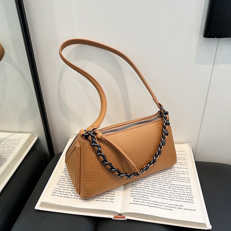 Bags for Women 2024 New Style Niche Design Versatile Shoulder Crossbody Bag Spring Fashion Triangular Bag