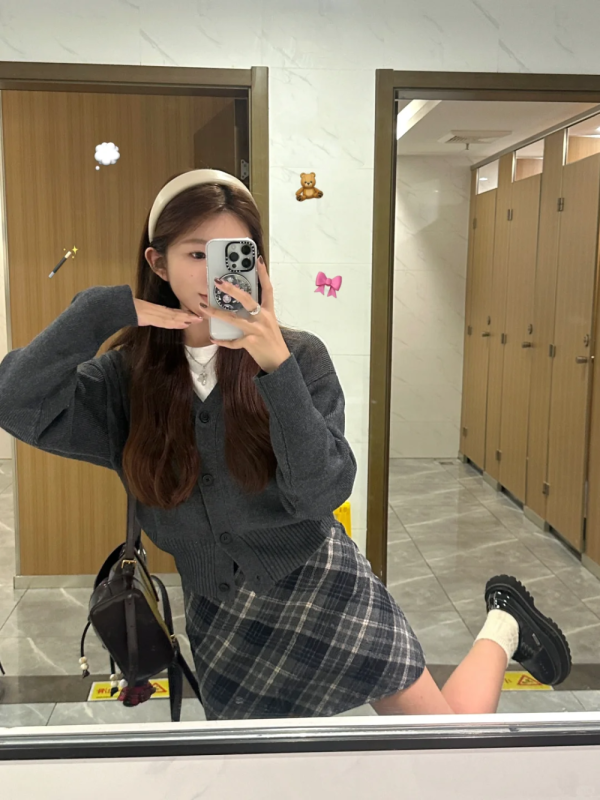 Minimalist college-style knitted cardigan, versatile, loose and elegant V-neck sweater + plaid skirt two-piece set