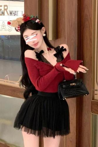 Fake two-piece lace spliced ​​off-shoulder long-sleeved T-shirt for women in autumn pure lust style slim-fitting bottoming shirt short top