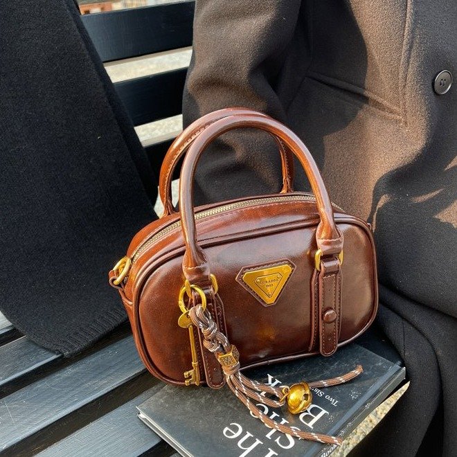 Hand-carrying retro high-end bowling bag 2024 new fashion casual shoulder bag trendy versatile crossbody bag for women