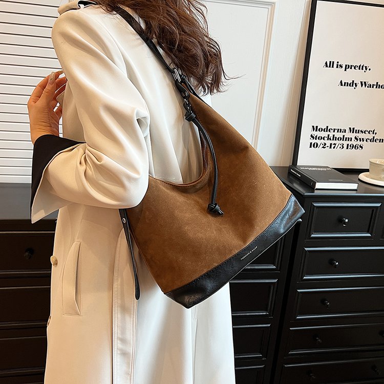 Niche design bags for women 2024 new popular texture versatile crossbody bag large capacity shoulder bucket bag