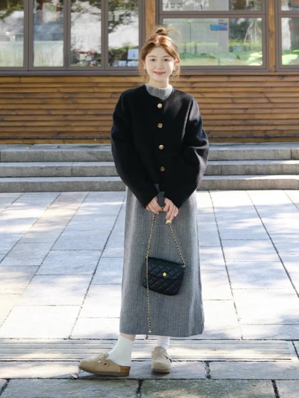 Autumn and winter small fragrance style gentle commuting wear black loose v-neck coat gray round neck long skirt for women