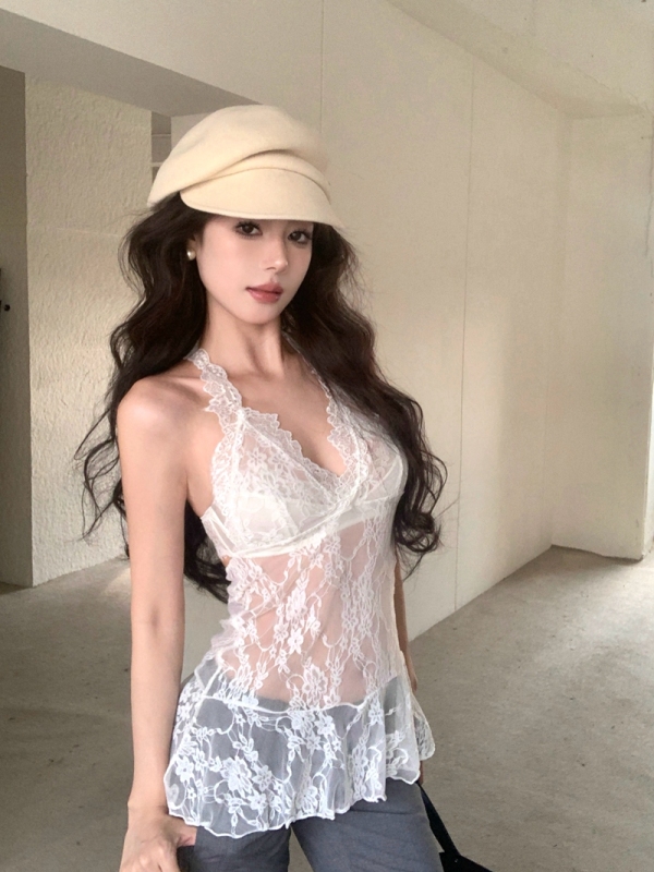Autumn and winter new sweet and sexy hot girl style lace halterneck suspender layered with inner layering shirt