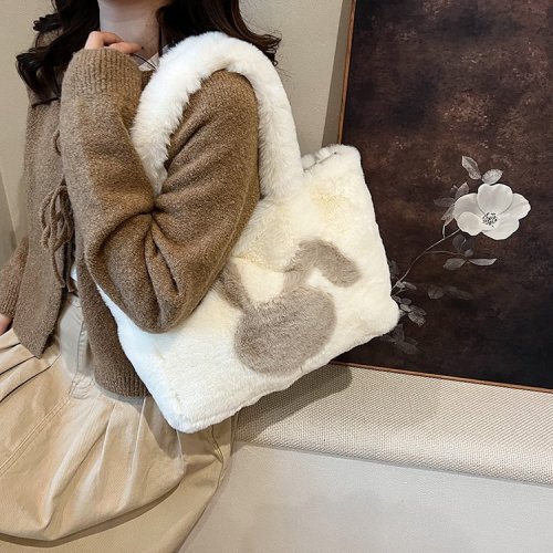 New Autumn and Winter Lazy Tote Bag 2024 Large Capacity Cute Furry Bag Women’s Fashion Versatile Shoulder Plush Bag