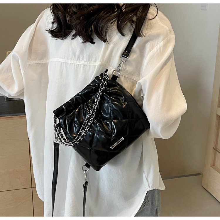 Embroidery Thread Large Capacity Women's Bag Fashionable Diamond Chain Bag 2024 Small Fragrance Style New Style Western Style Versatile Crossbody Bag