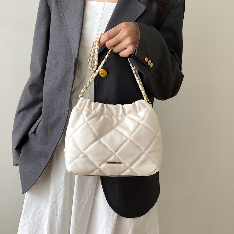 Cross-border popular bag chain women's bag new fashion casual rhombus commuter internet celebrity shoulder bucket bag