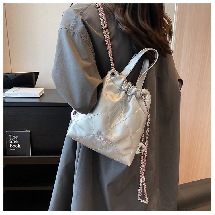 Xiaoxiangfeng rhombus chain backpack new soft leather handbag small bag niche design fashion backpack trend