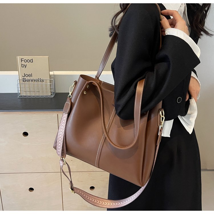 Large Capacity Bag Women's Bag 2024 New Trendy Fashion Autumn and Winter Broadband Crossbody Bag Hot Style Shoulder Portable Tote Bag