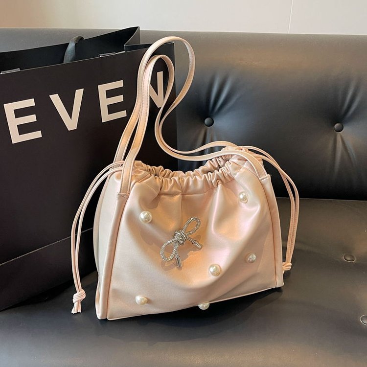 Fashionable tote bag, high-end and large-capacity 2024 new spring and summer fashion underarm high-end and versatile shoulder bag