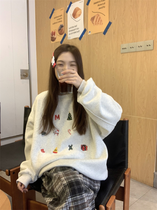 Cute embroidered small pattern velvet sweatshirt for women