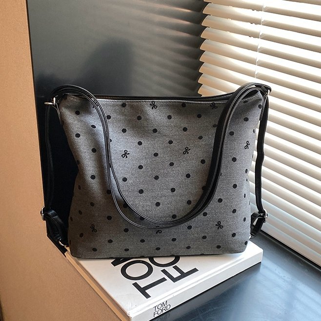 Large Capacity Canvas Underarm Bag Women's 2024 New Niche Design Fashion Backpack Commuting Tote Bag