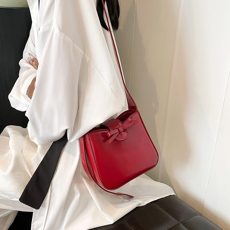 2024 new summer style high-end texture bucket bag for women niche design versatile large capacity single shoulder crossbody bag