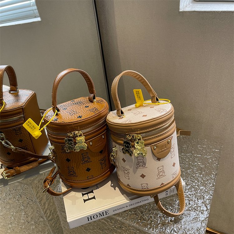 2024 New Bear Print Bucket Bag Shoulder Bag Trendy Versatile Shoulder Bag Crossbody Bag Handheld Bucket Bag