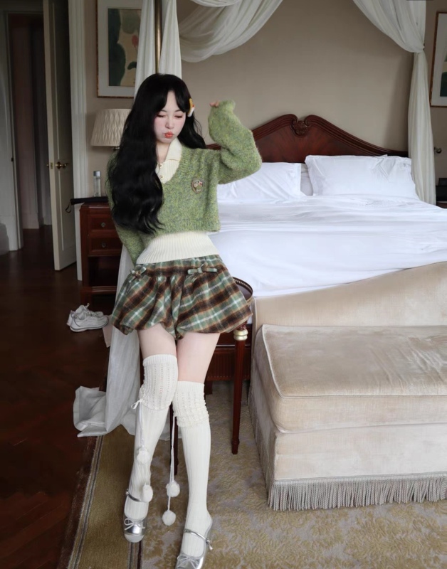 Blovelan Forest of Fireflies forest-style variegated sweater lapel inner two-piece + plaid flower bud skirt suit