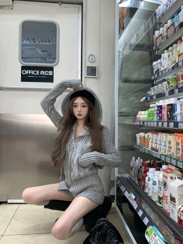 New American retro loose knitted sweater women's advanced three-dimensional jacquard shorts suit