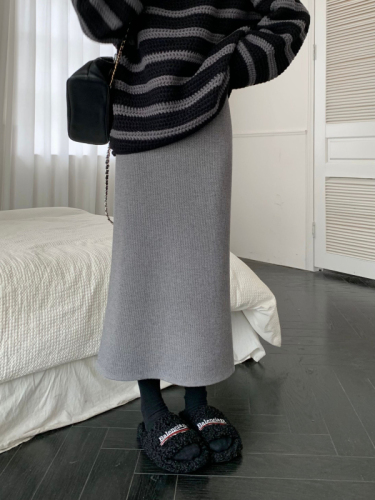 2024 New Knitted Skirt Women's Autumn and Winter High Waisted Slimming Mid-Length One-step Open Tube Hip Covering Skirt