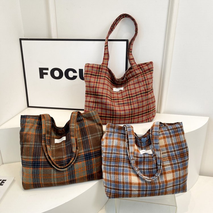 Autumn and winter retro woolen plaid canvas bag, fashionable and versatile women's shoulder bag, casual large-capacity portable commuting bag