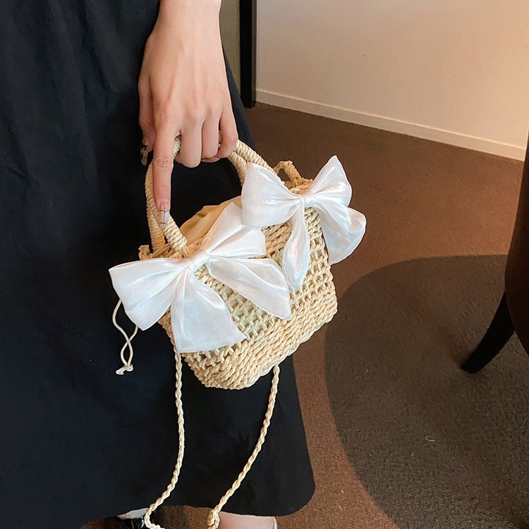 2024 New Hollow Portable Vegetable Basket Bag Women's Fashion Handmade Woven Bag Niche Design Beach Bag Straw Bag