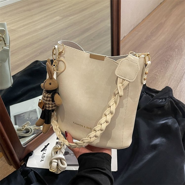 Retro high-end handbag women's autumn and winter new bucket bag simple and versatile crossbody bag one piece drop shipping