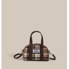 Versatile ins crossbody bag women's new trendy fashion woolen hand-held shell bag niche texture shoulder bag