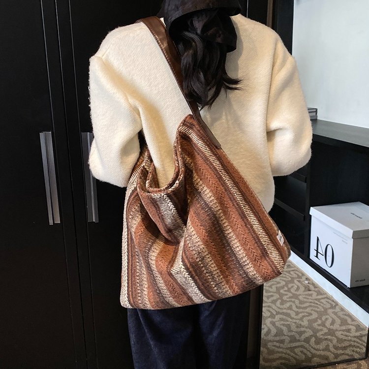 Cross-border 2024 winter new retro casual large-capacity shoulder bag high-end fashion contrast striped tote bag
