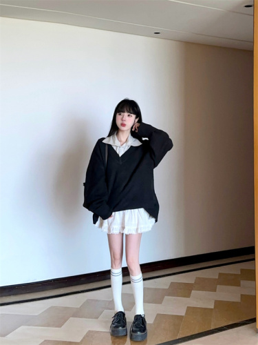 Black v-neck sweater + lazy striped loose shirt + lace arm skirt