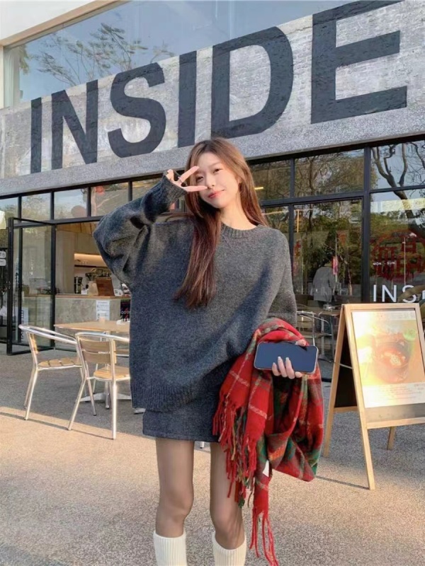 Lazy style knitted suit for women, autumn temperament, loose gray sweater, high waist hip skirt, fashionable two-piece set