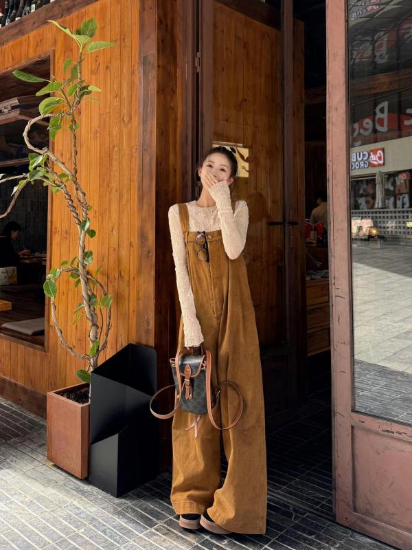 Hong Kong style waist-cinching wide-leg suspender jeans with temperament and slimming knitted top suit for women 2024 autumn fashion two-piece set