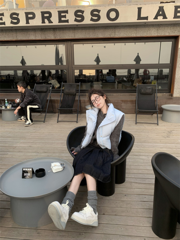 Designed with lazy style and irregular sweater + high-waisted slimming skirt + vest suit