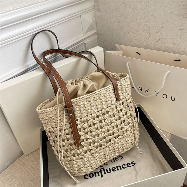 Women's straw woven bag new summer single shoulder beach woven bag large capacity hollow hand woven bag