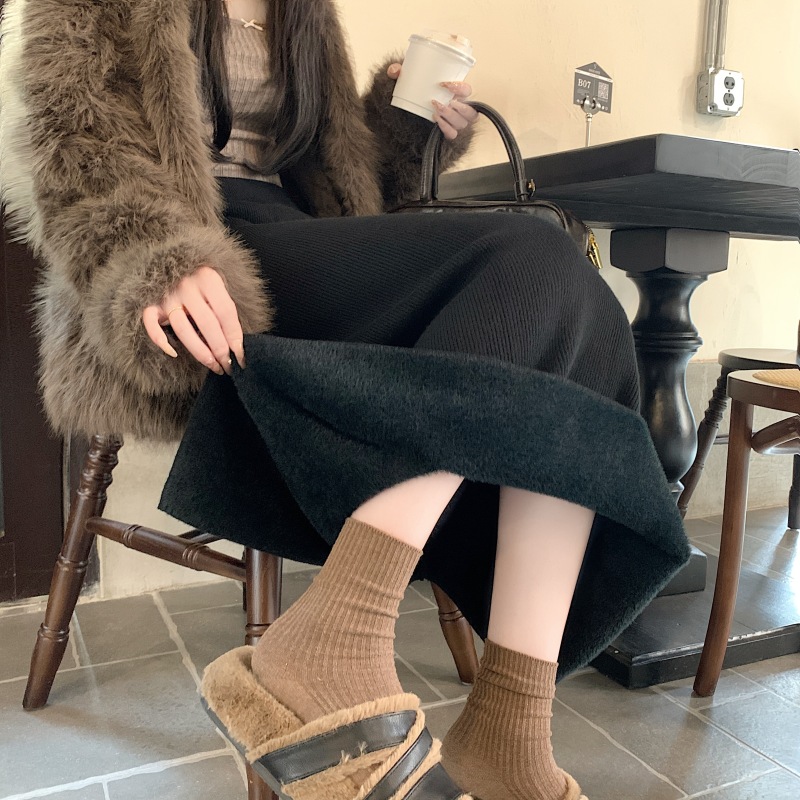 Knitted skirt for women autumn and winter 2024 new velvet thickened mid-length slit high waist slimming A-line skirt