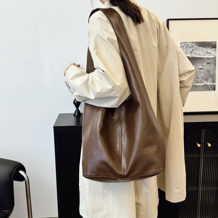 New bags for women spring fashion versatile shoulder portable retro bucket large capacity tote bag large bag
