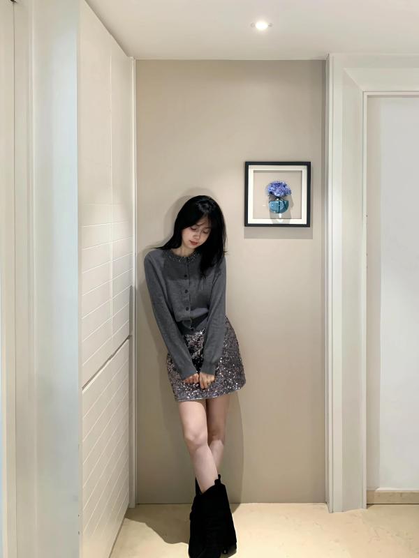 Autumn brings a complete set of outfits for small people to reduce age, retro Hong Kong style high-end sweater and pants two-piece suit for women