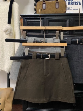 Niche woolen A-line skirt high-waist retro hip-hugging skirt