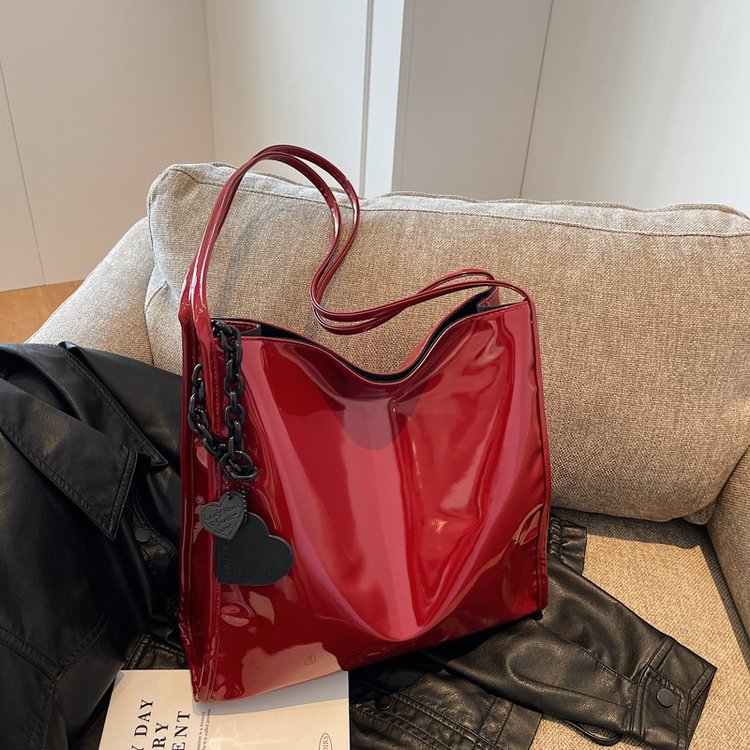 Patent leather fashionable large-capacity tote bag for women autumn new commuter shoulder bag solid color simple handbag