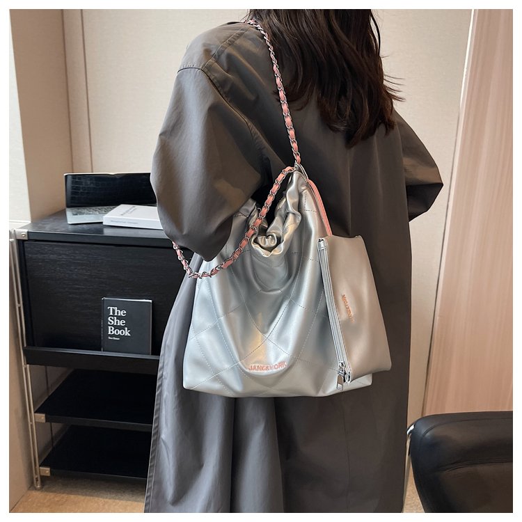 Diamond chain bag women's large capacity new summer niche high-end popular one-shoulder cross-body bucket bag