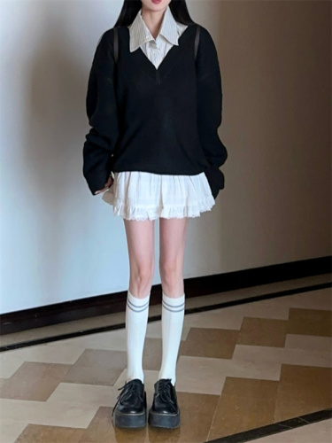 Black v-neck sweater + lazy striped loose shirt + lace arm skirt