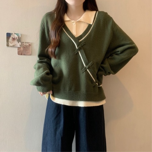 Large size autumn and winter new fake two-piece disc button sweater women's lapel contrast sweater slimming short top