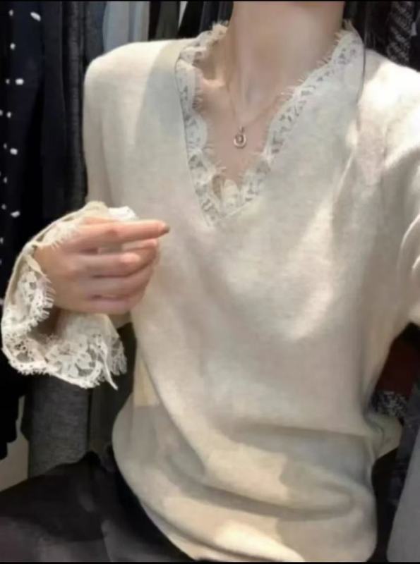 Large size lace splicing V-neck lace splicing bottoming sweater