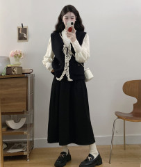 Large size versatile heavy-duty lace knitted sweater vest + lace bottoming shirt + A-line skirt